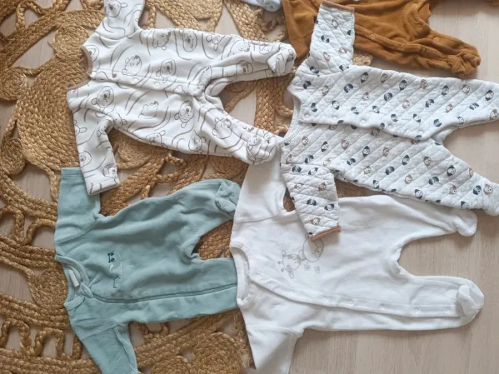 Lot vêtements 1 mois garçon - photo numéro 9