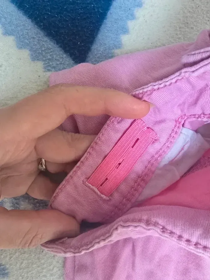 pantalon rose en taille 6 ans de la marque kiabi avec taille réglable - photo numéro 3