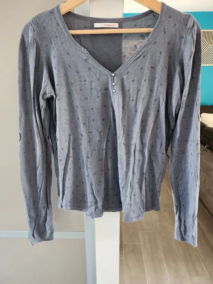 Haut tee-shirt blouse pull fin manches longues taille 38 Camaïeu bleu en très bon état