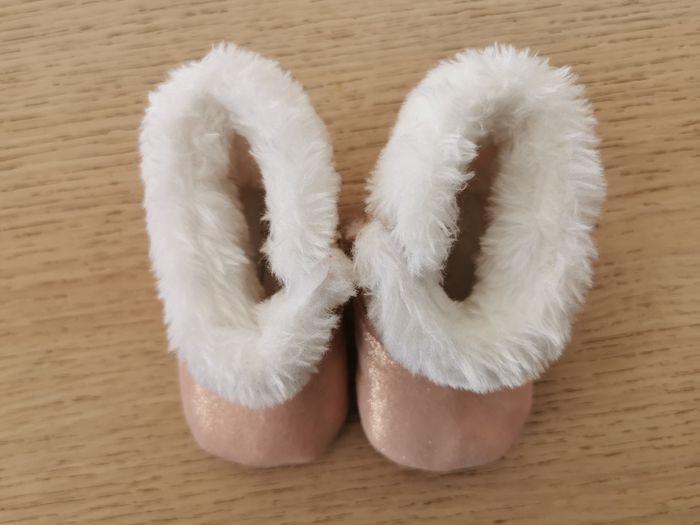 Chaussons fourrés fille neufs 18 - photo numéro 5