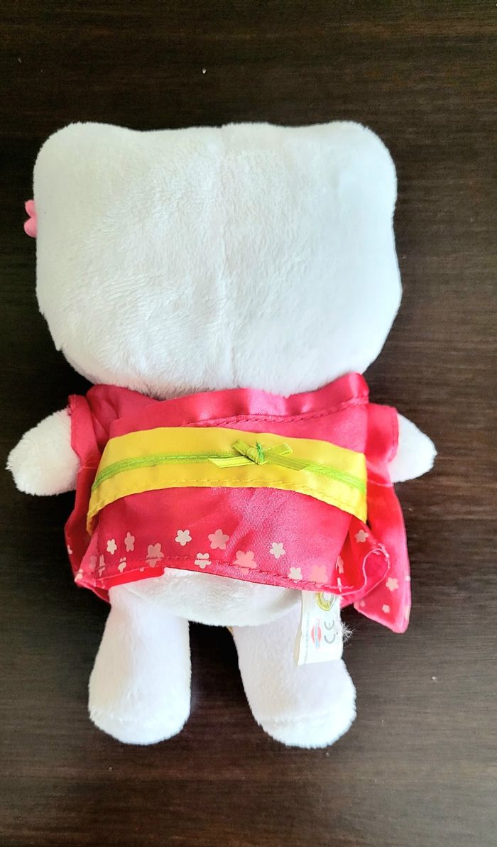 Poupée Peluche Hello kitty - photo numéro 3