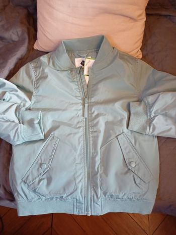 Blouson garçon neuf.    7/8 ans