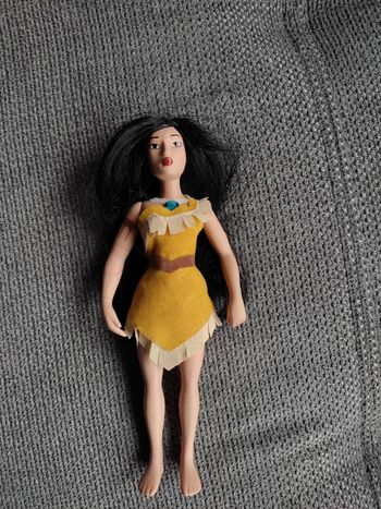 Poupée Pocahontas en porcelaine