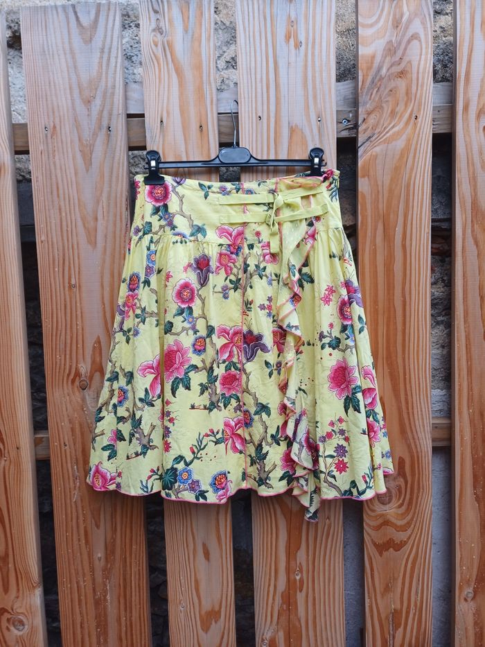 Jolie jupe jaune fleurie en coton Essentiel Antwerp taille 38 - photo numéro 2