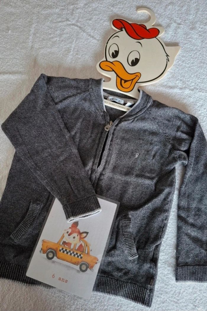 👦 6 ans gilet gris zippée dans capuche okaidi
