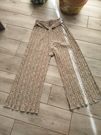 Pantalon large plissée à fleurs