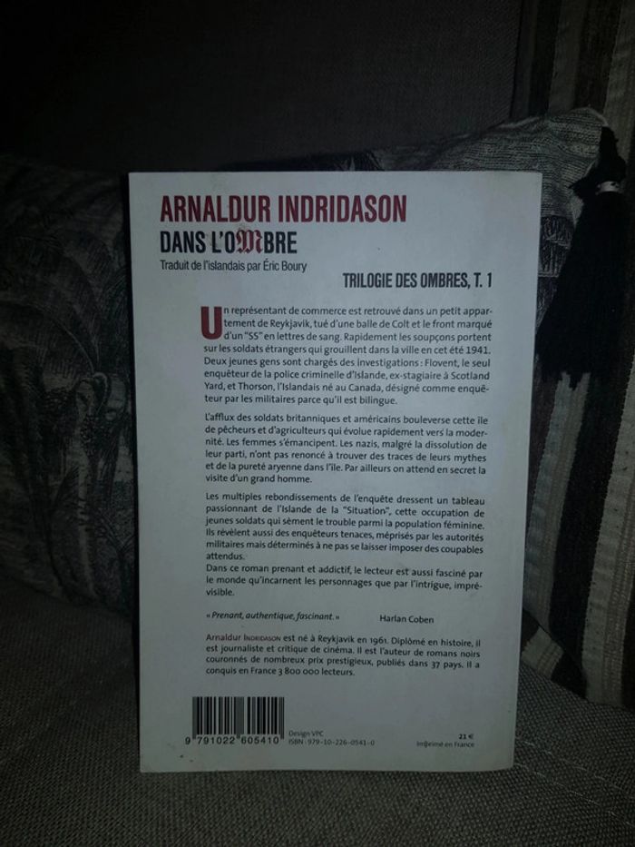 Livre : Dans l'ombre de Arnaldur Indridason - photo numéro 2