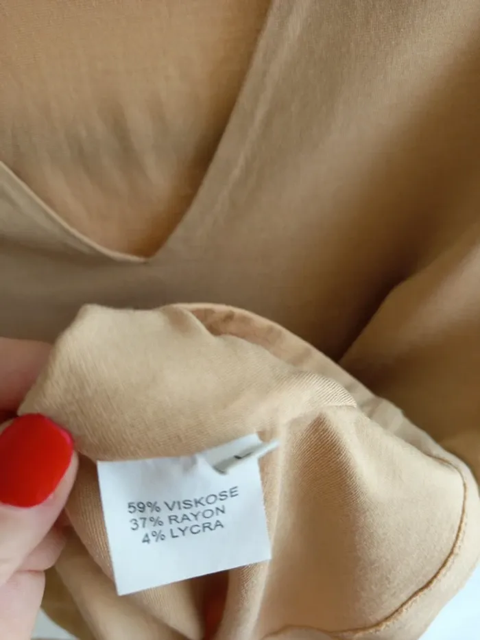 Top beige uni col V Bruno Saint Hilaire taille L - photo numéro 6