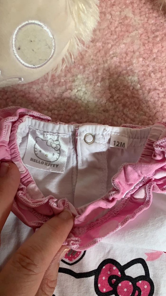 Ensemble jupe et tee shirt manches courtes Hello Kitty taille 12 mois - photo numéro 4