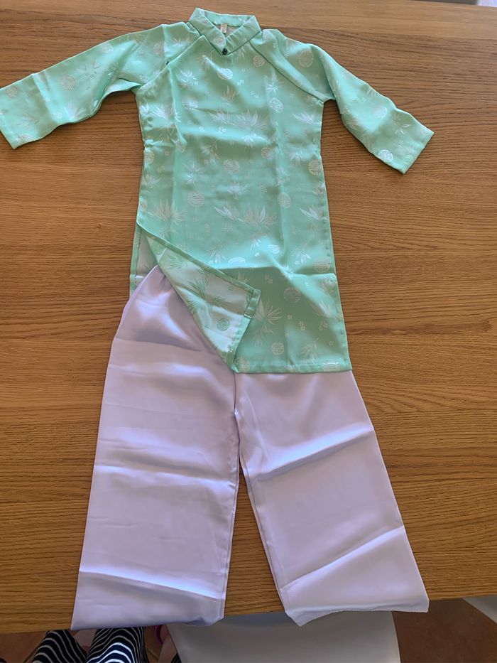 Lot tenues vietnamiennes - photo numéro 2