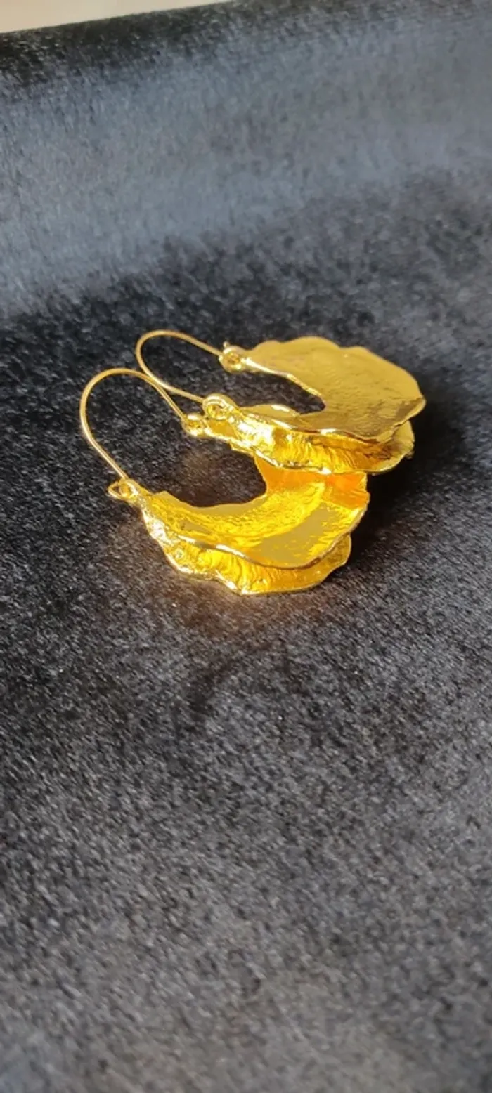 Paire de boucles d'oreilles pendantes dorées neuve - photo numéro 6