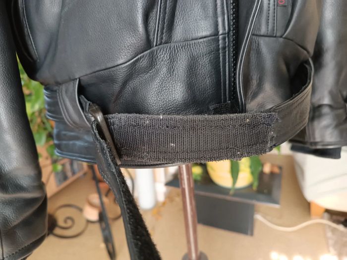 Blouson moto noir en cuir - photo numéro 8