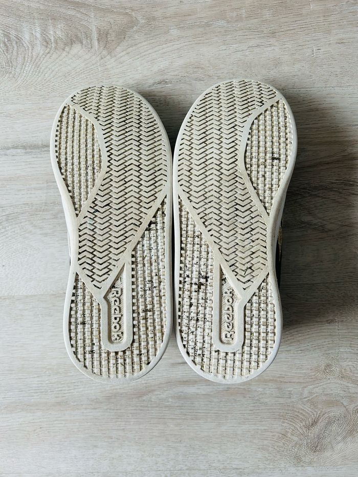 Baskets Reebok noir et or pointure 34 - photo numéro 7