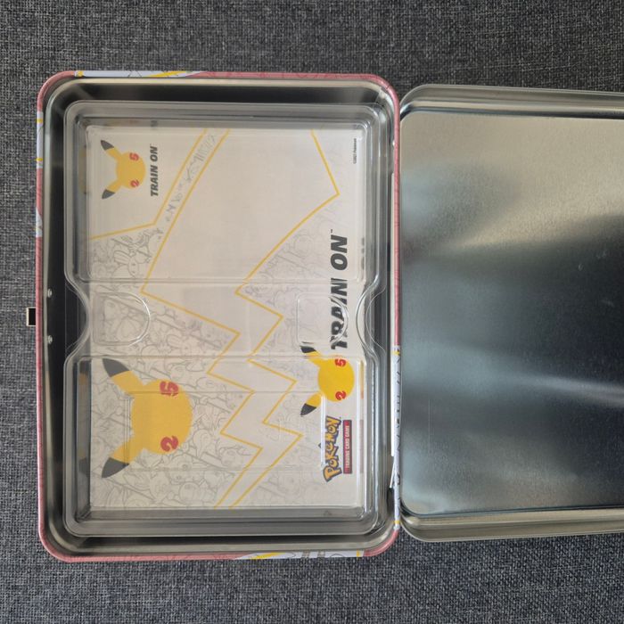 Valisette Pokemon : Pikachu 25 ans - Célébrations - photo numéro 2