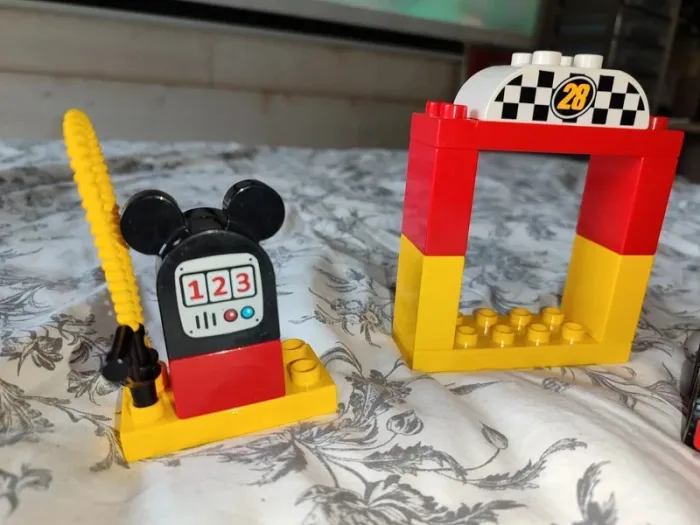 Voiture de course Mickey - photo numéro 2