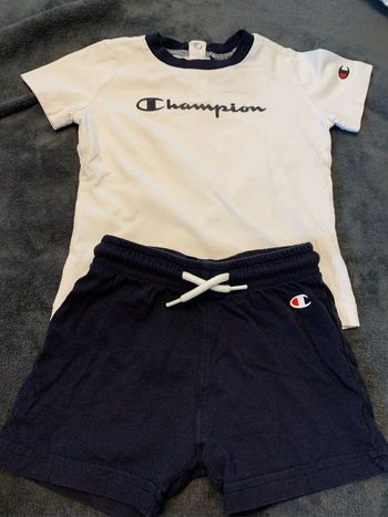 Ensemble short et t-shirt Champion
