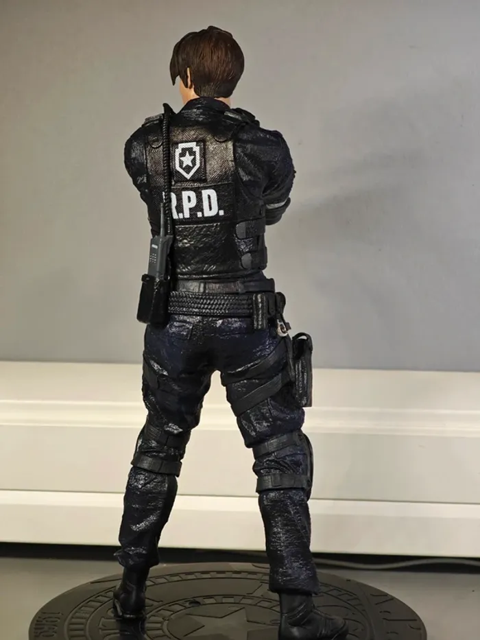 Figurine Resident Evil 2 : Leon 32cm neuve sans boîte - photo numéro 7