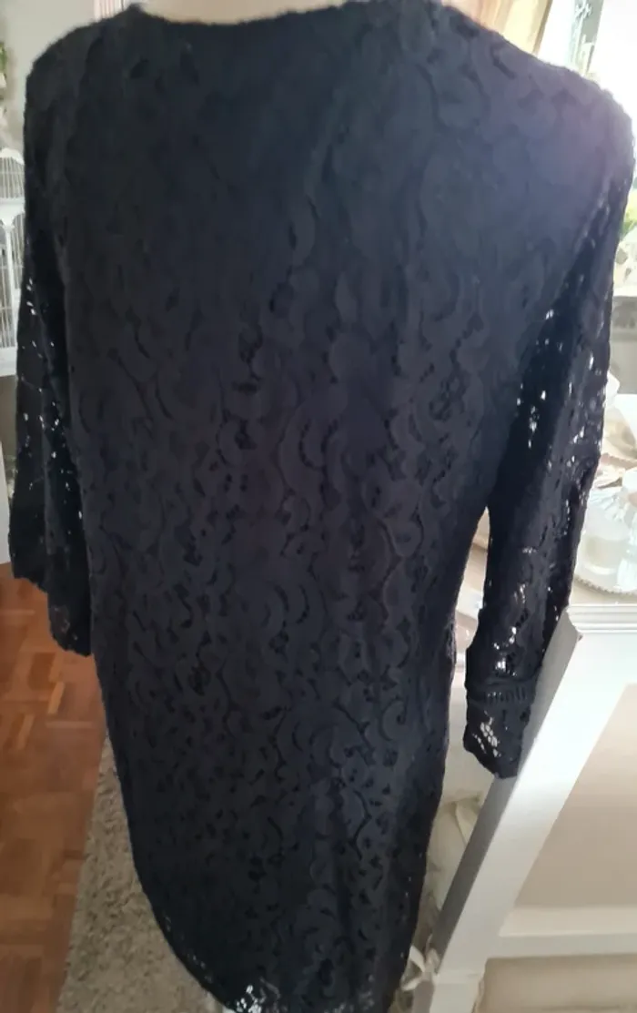 Robe noire dentelle Taille 42/44 Neuve - photo numéro 3