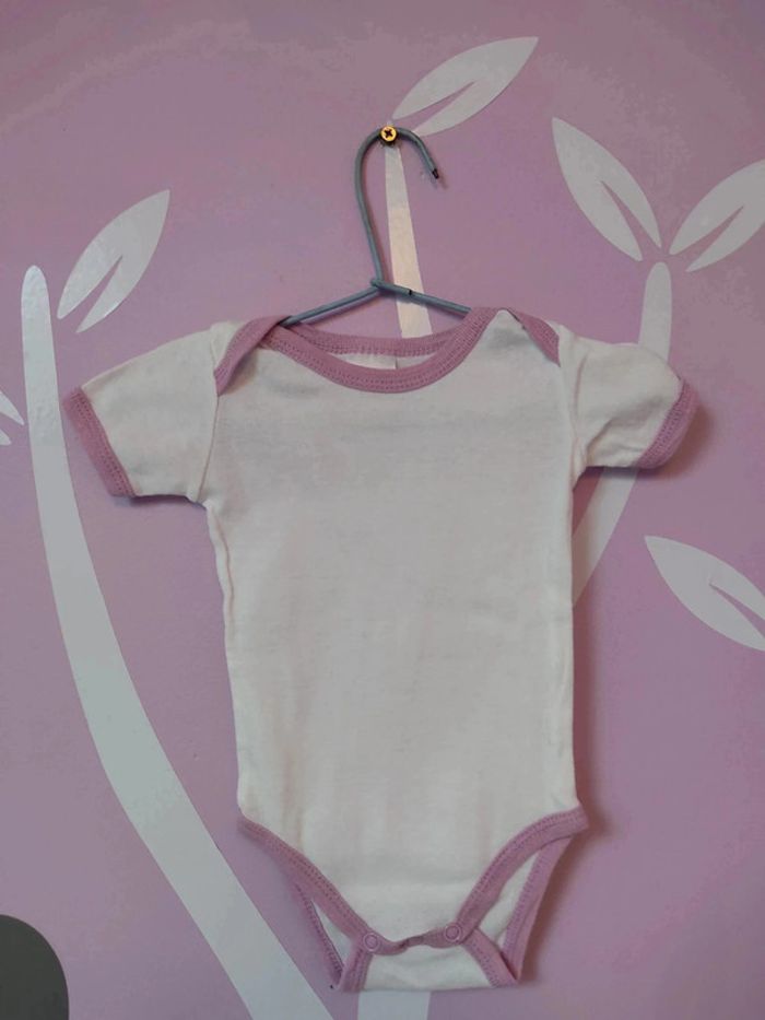 Lot 3 body manches courtes 3 mois - photo numéro 4