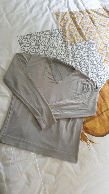 Pull léger col V taille L homme gris