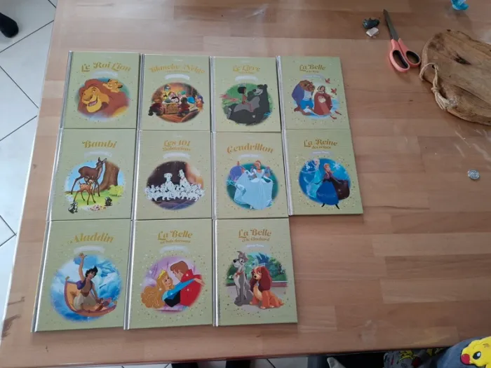 Lot de 11 livres disney