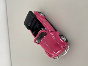 Voiture de collection volskwagen Beetle rose