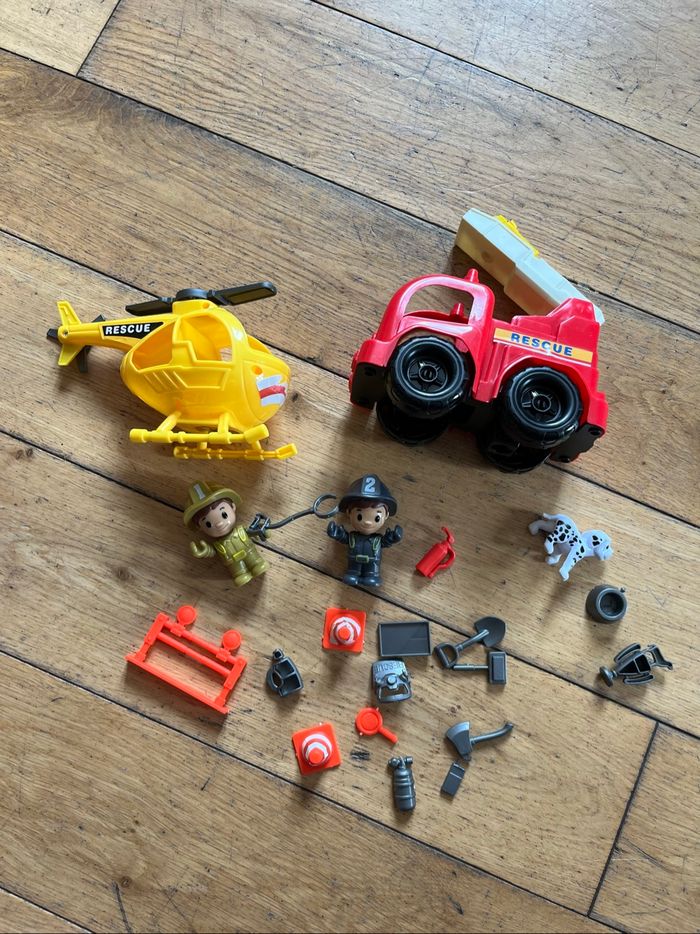 Kit jouets véhicules de secours et personnages  2 véhicules