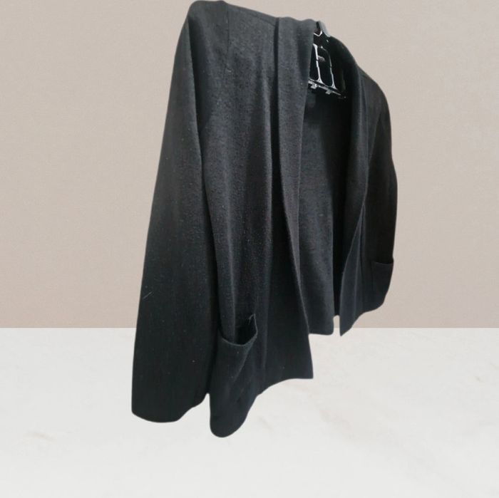 Magnifique petit gilet noir taille 10 ans - photo numéro 2