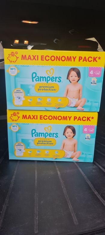 Lot de 2 cartons de couches pampers taille 4 premium protection 
