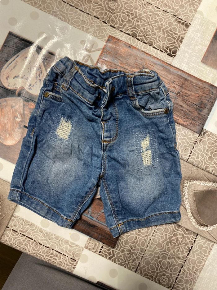 Short tape à l’œil 9 mois