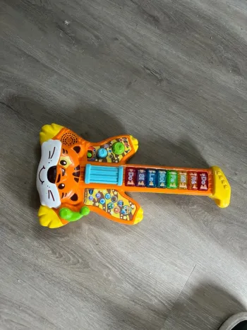Ma guitare électrique vtech pour enfants jungle rock sonore