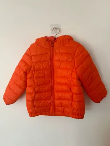 Veste doudoune orange taille 4 ans en très bon état