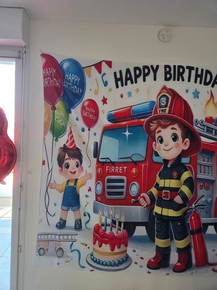 Toile de fond pour fête d'anniversaire de pompier en 2D : 1m80 sur 2m30 - photo numéro 2