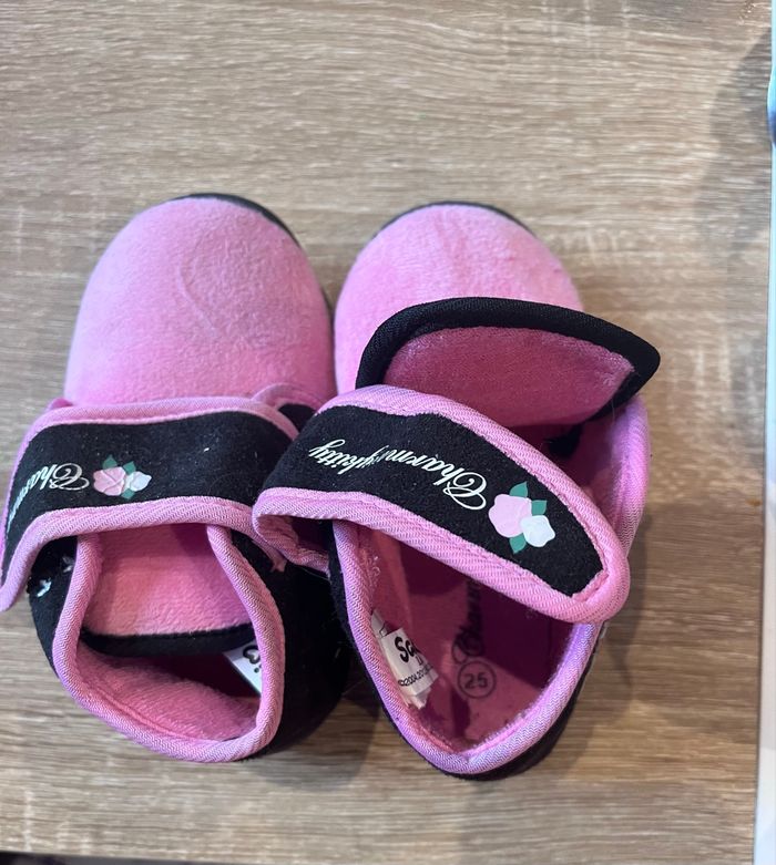 Chaussons hello kitty pointure 25 - photo numéro 2