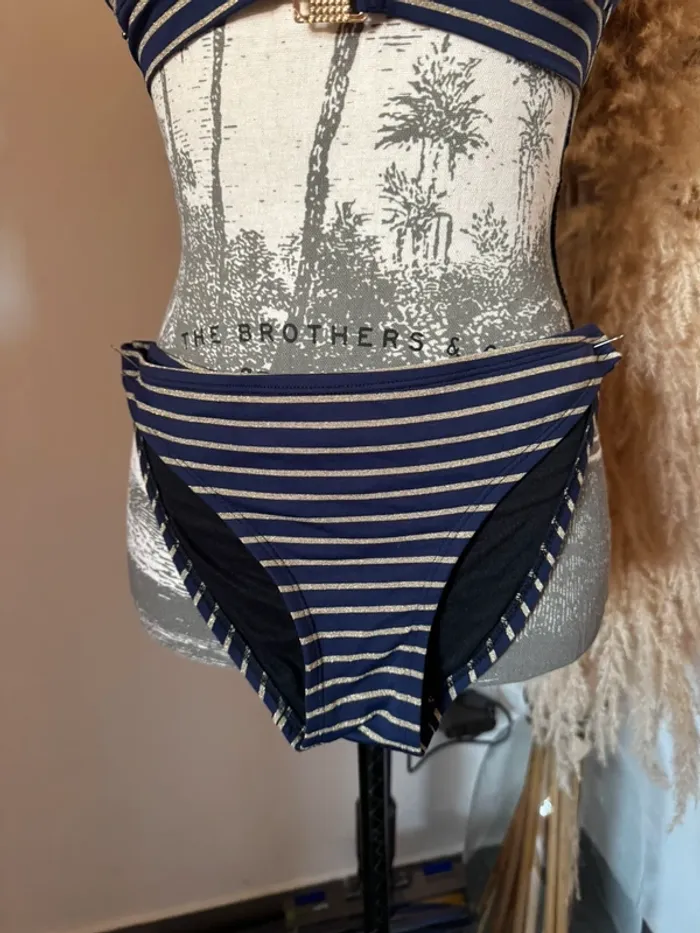 Bikini bleu marine rayé doré - photo numéro 4