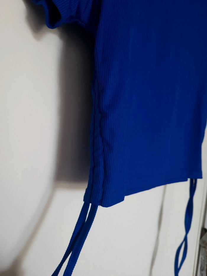 Top court bleu - photo numéro 3