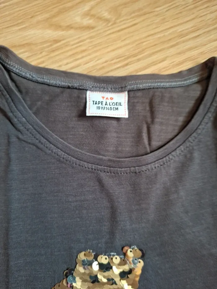 Tee-shirt gris à sequins - photo numéro 5