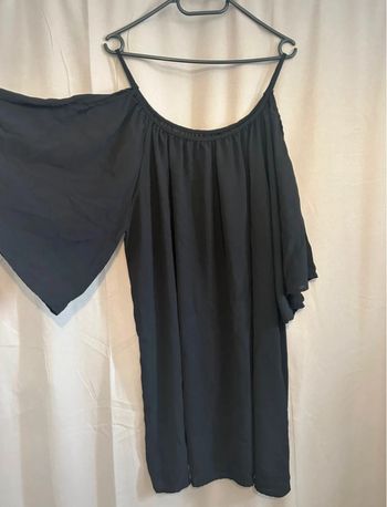 Robe à épaule dénudée