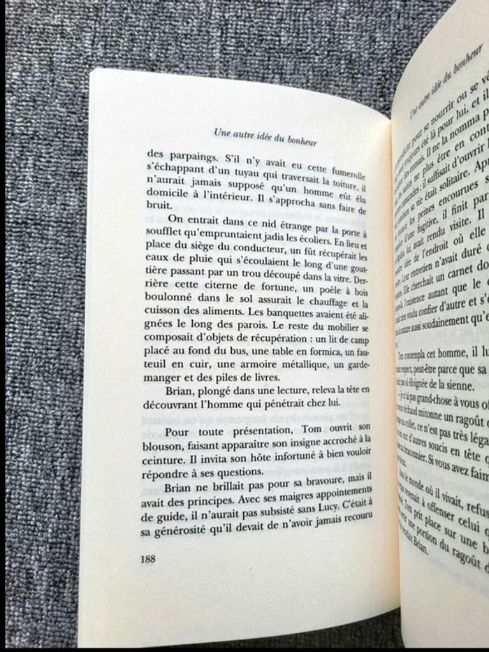 Livre Marc Levy – Une autre idée du bonheur – Roman broché – Édition Robert Laffont - photo numéro 4