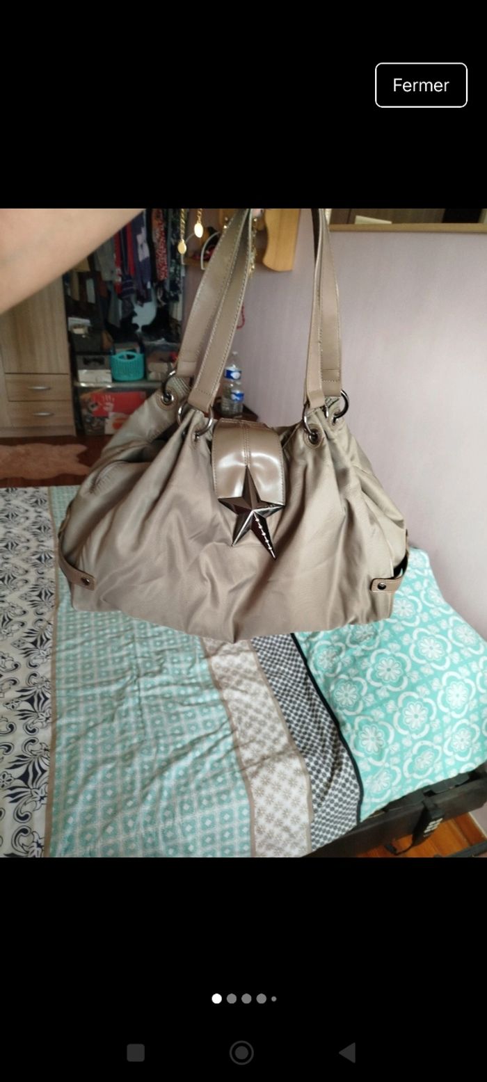 Sac Thierry Mugler couleur taupe.