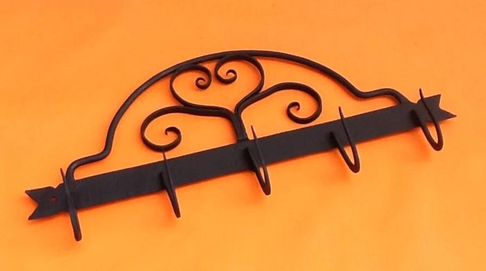 Ancien support mural à Cochonnaille Fer forgé à décor motifs de volutes - photo numéro 8