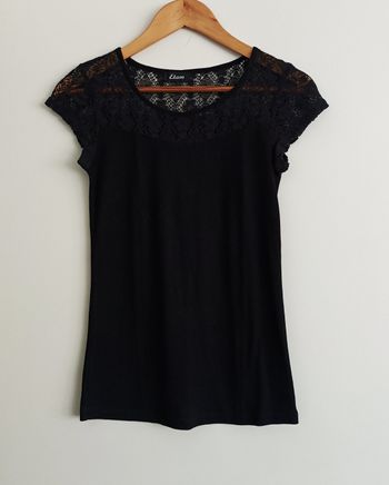 T-shirt noir à dentelle. Etam. Taille 34 / 36