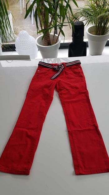 Pantalon rouge avec ceinture neuf 10 ans