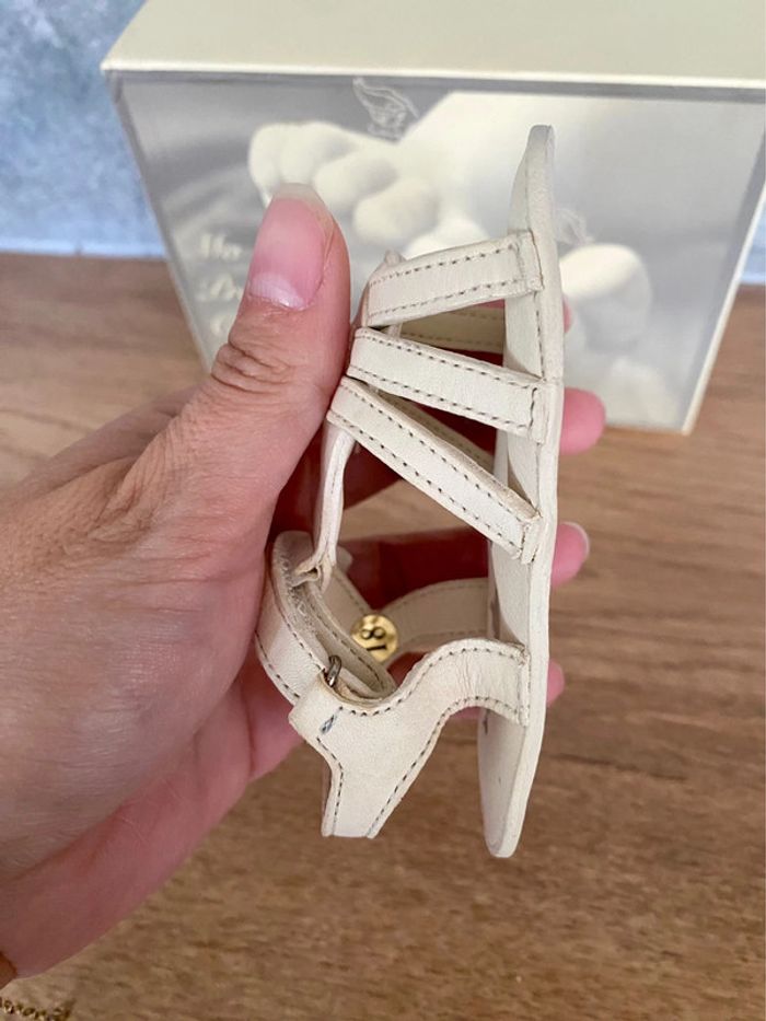 Magnifique paire de chaussure blanche pour bébé neuve - photo numéro 5