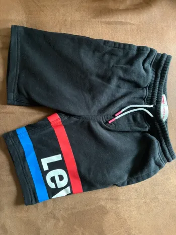 Short levis