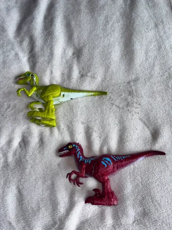 🌺lot de 2 dinosaures motorisés 🌺