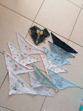 Bavoirs triangulaire