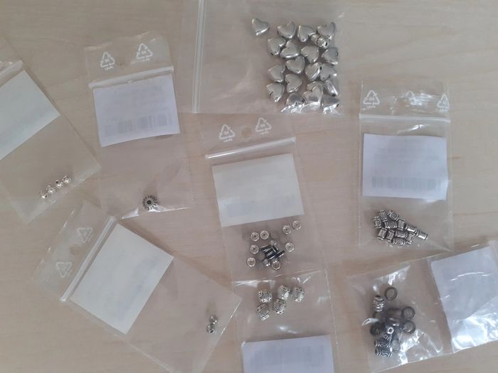 Lot de fournitures pour bijoux : anneaux et griffes et pendentifs et perles - photo numéro 4