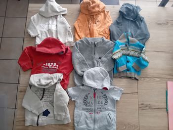 Lot 8 sweats et gilets 12 mois