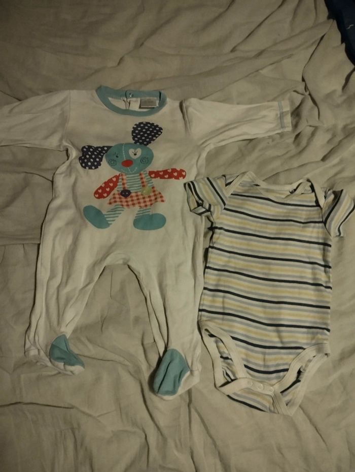 Lot pijama et bodie